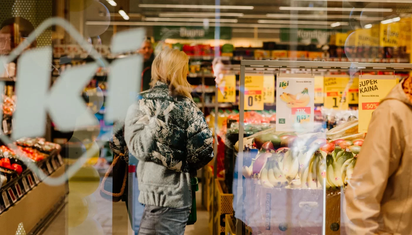 Ruošiatės ilgajam Vėlinių savaitgaliui? „Iki“ kviečia sutaupyti: perpus pigiau – ne tik kapų žvakės